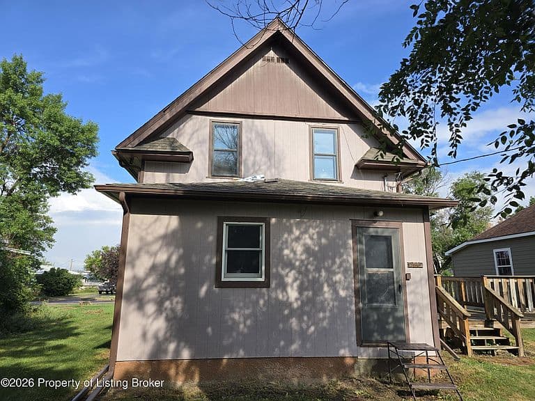 307 3rd Ave W photo 2