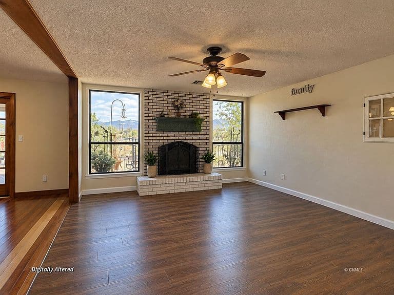202 E Apache St photo 5