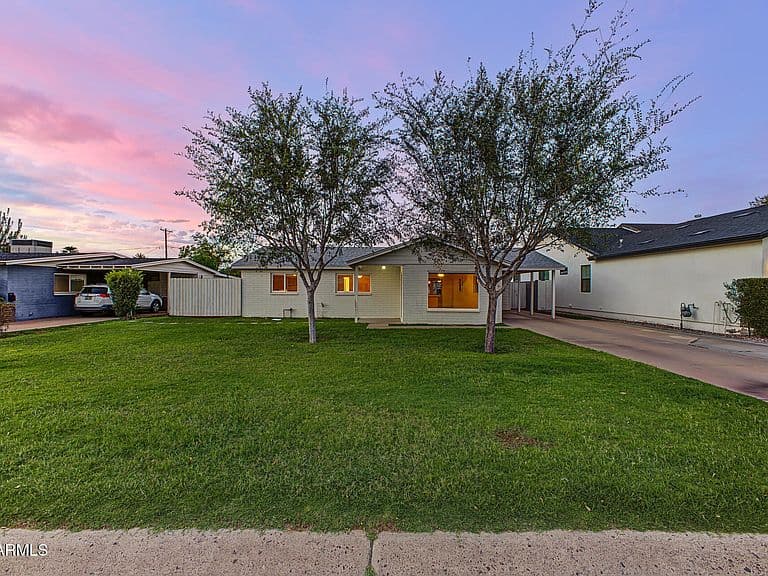 4234 E EARLL Drive photo 2