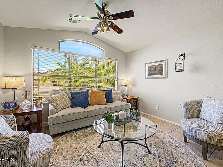 10233 W DALEY Lane photo 5