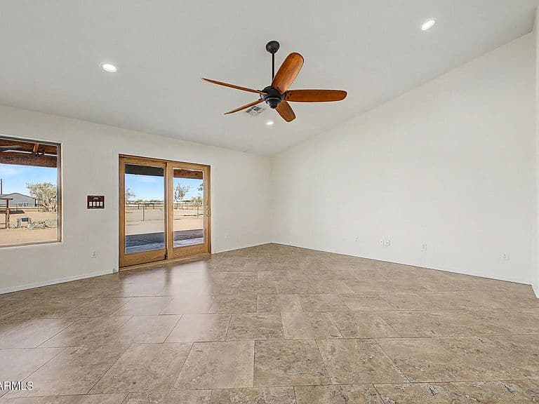 33399 N KAREN Lane photo 4