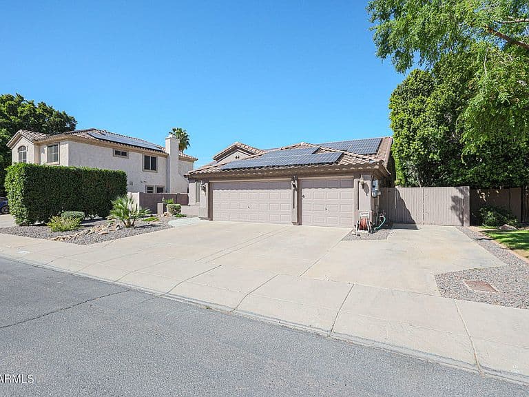 5974 W KERRY Lane photo 2