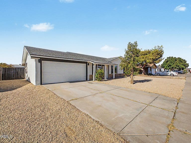 10826 W Montecito Avenue photo 4