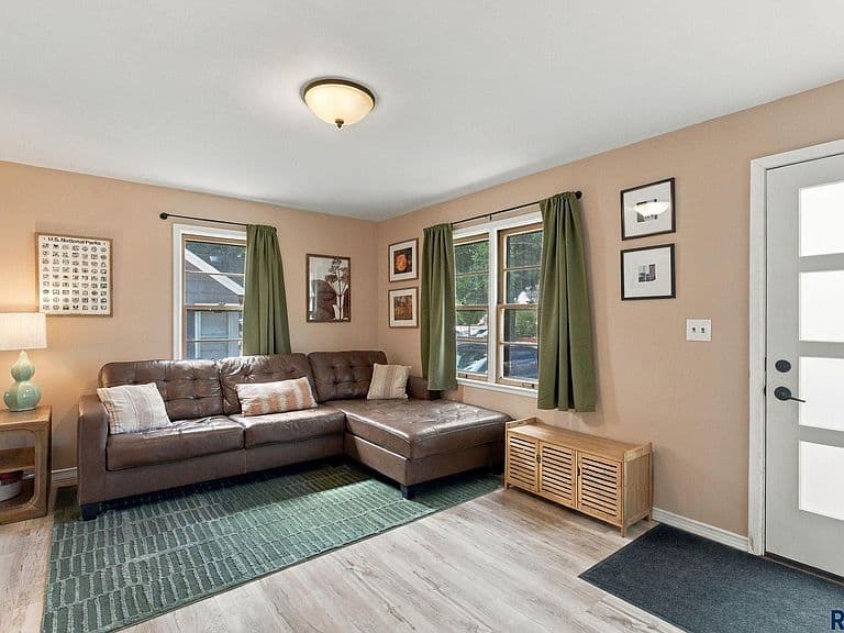 1504 S Grange Ave photo 4