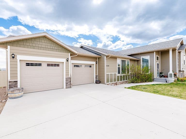 5141 Crescent Moon Dr photo 3