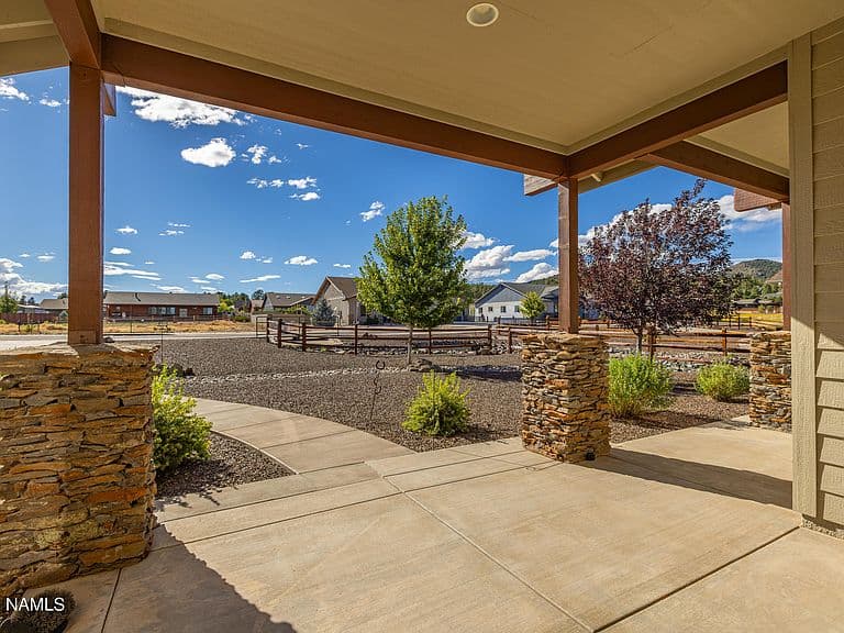 150 Royal Troon Dr photo 4
