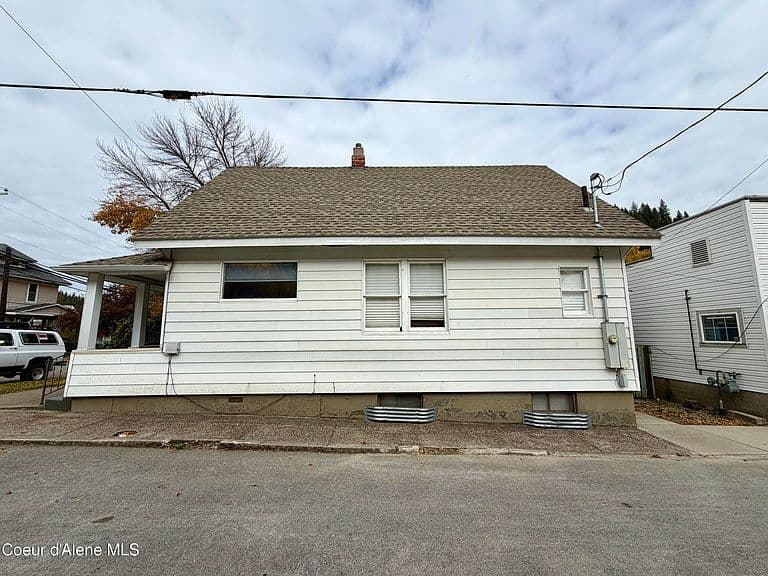 307 3rd St photo 5