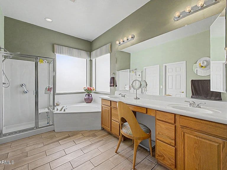 10102 W RIVERSIDE Avenue photo 3