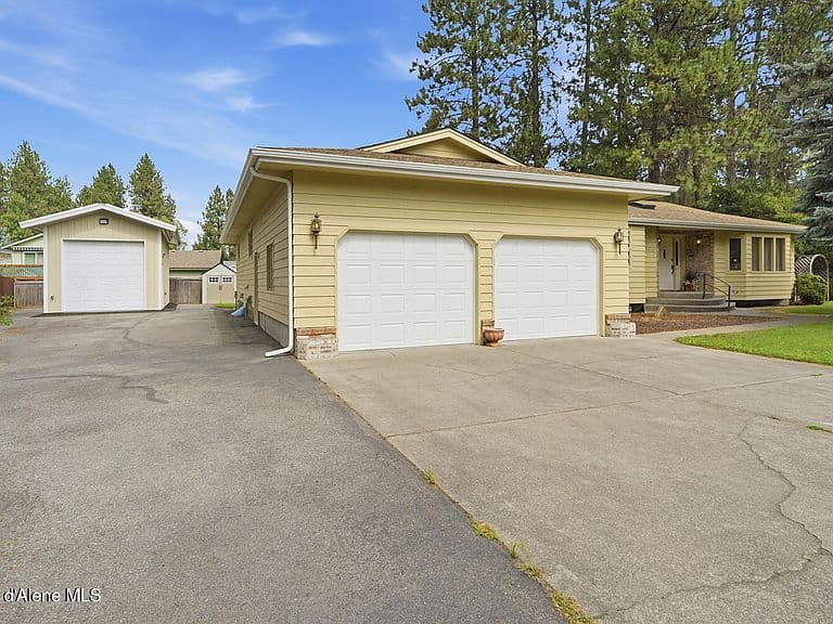 5512 N Parkwood Cir photo 1