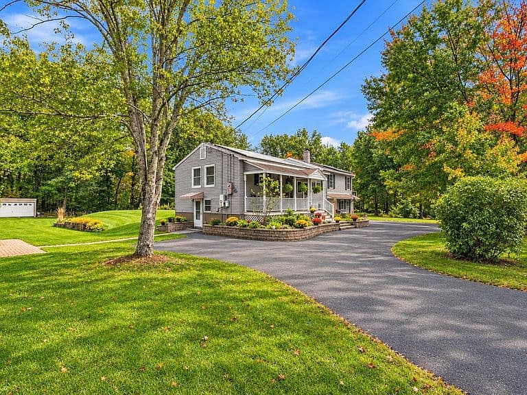 4 Woodbury Drive photo 3