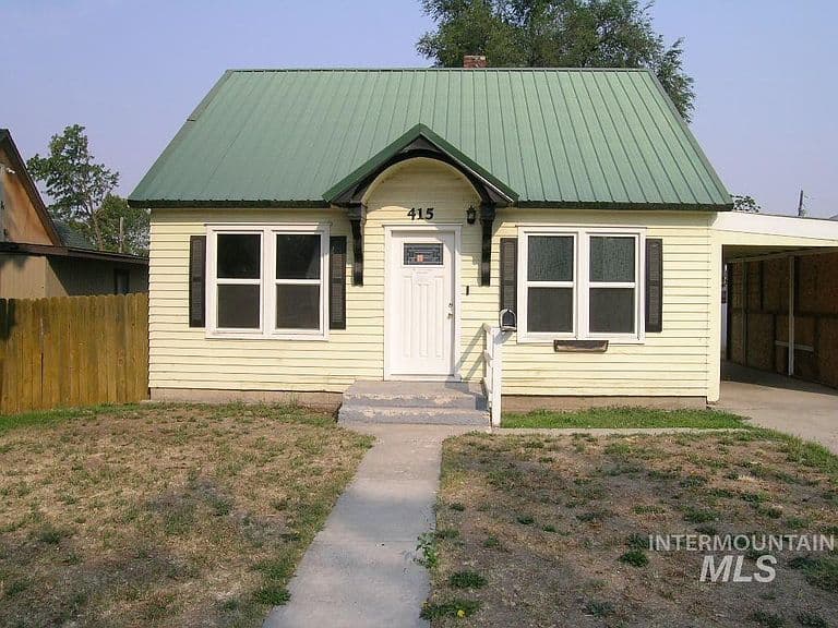 415 20th Ave N photo 1