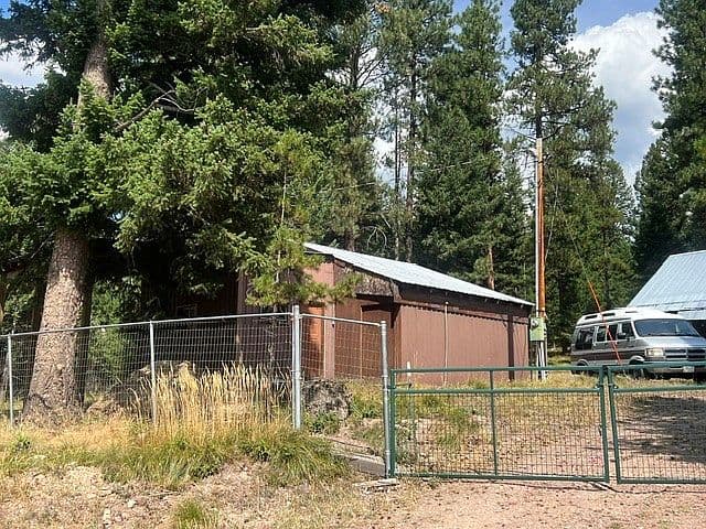1060 Willow Dr photo 3