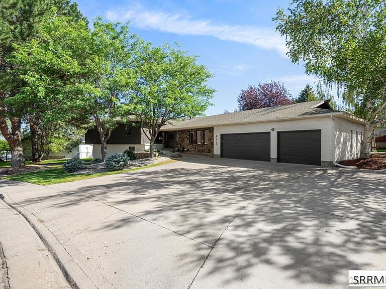 475 Linden Ave photo 4