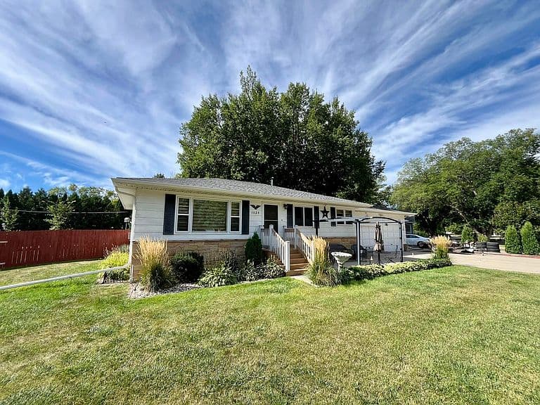 1024 10th Ave NE photo 2