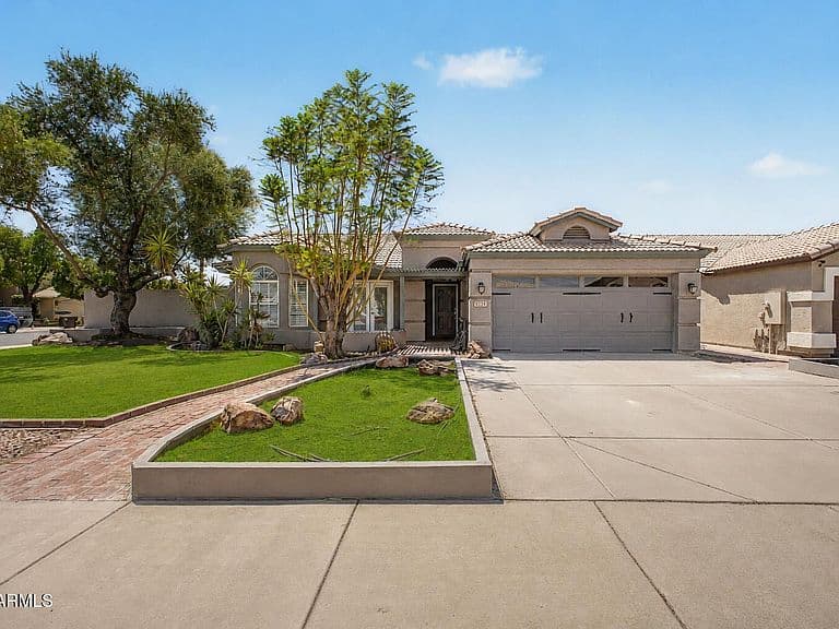 9139 W PARADISE Lane photo 1