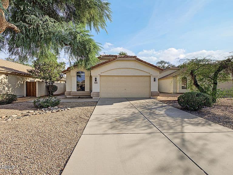 533 E KYLE Court photo 2
