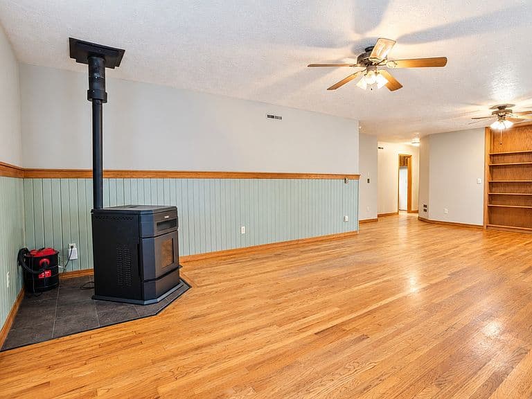 426 Queens Way photo 5