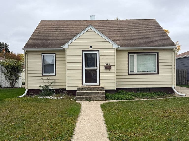 1205 S Lloyd St photo 2