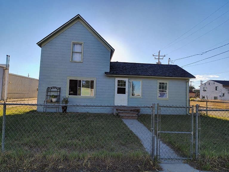 301 S 2nd St photo 1
