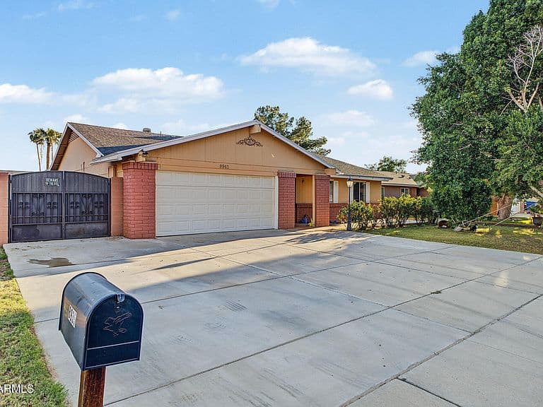 8941 W MONTEREY Way photo 3
