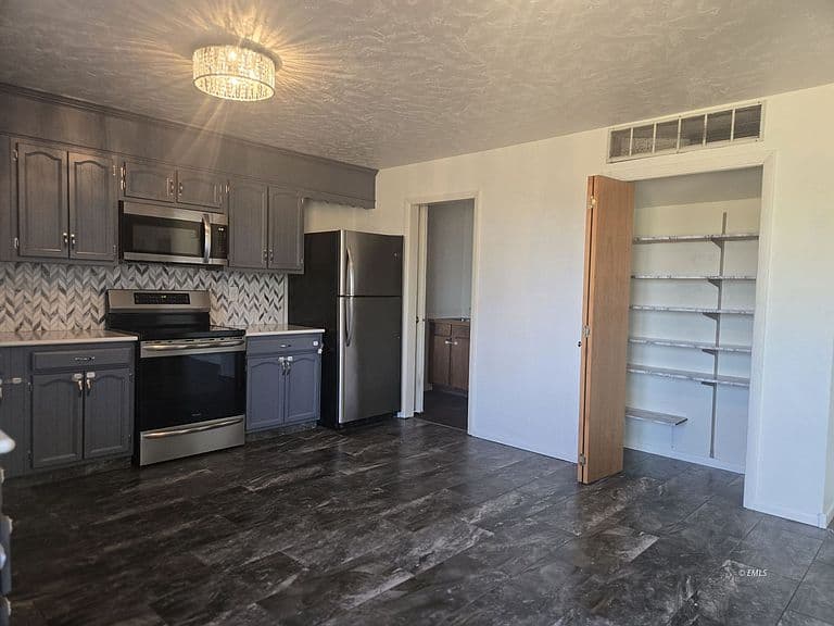 165 Sunset Dr photo 5