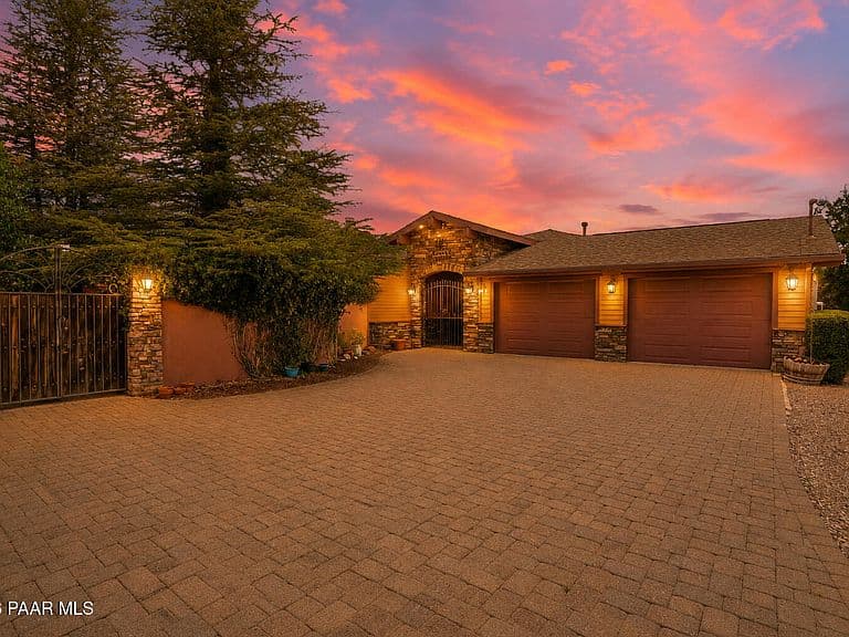 3015 N Hozoni Rd photo 1