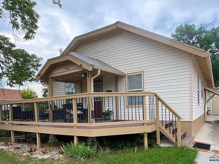 720 Saint Andrew St photo 2