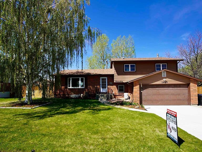 1460 Manor Dr photo 2