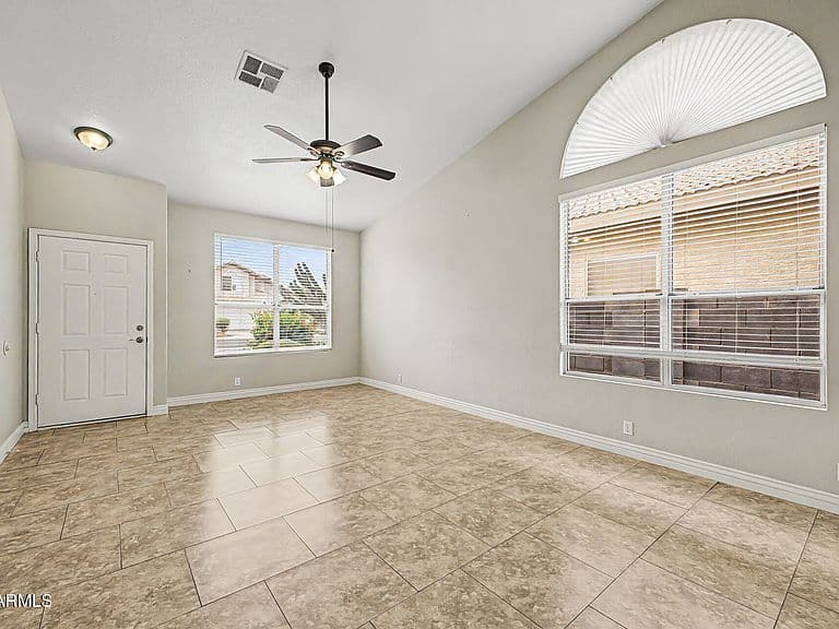 1050 W Whitten Street photo 4