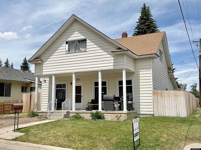 313 Agate St photo 2