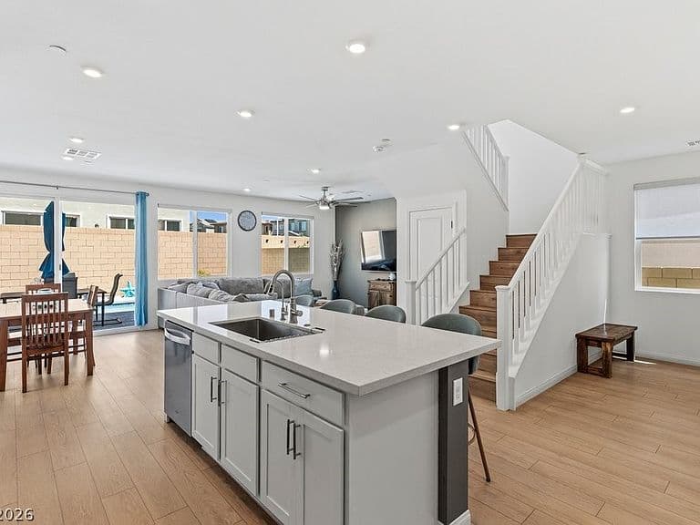852 Benning St photo 3