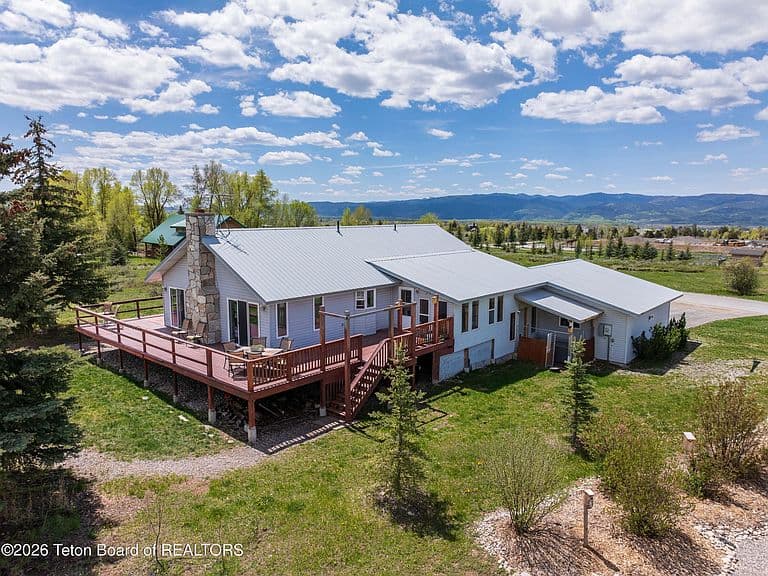 385 Hardman Rd photo 1