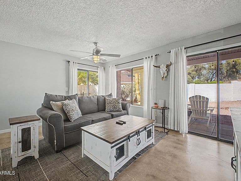 1126 E VILLA MARIA Drive photo 5