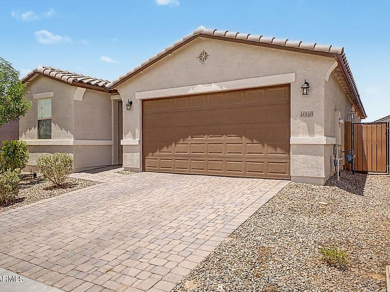 40140 W ELM Drive photo 2