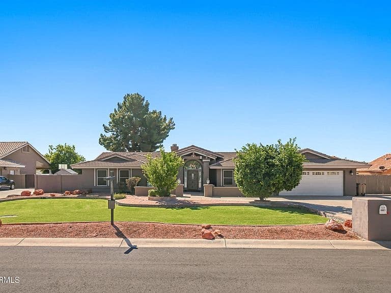 8621 W Via Montoya Drive photo 2