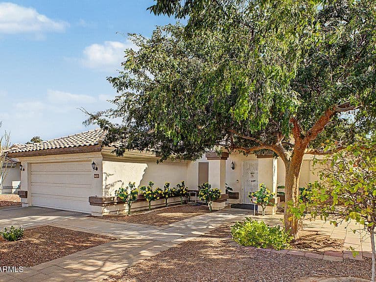 4625 E LAVENDER Lane photo 4