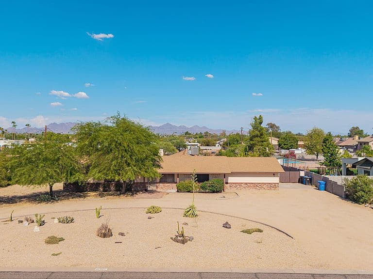 16223 N 40TH Place photo 1