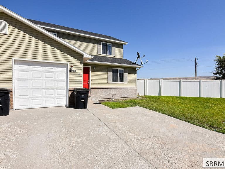 2079 Cassidy Dr photo 3