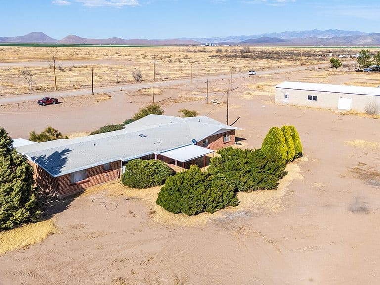 3923 W Thompson Rd photo 1