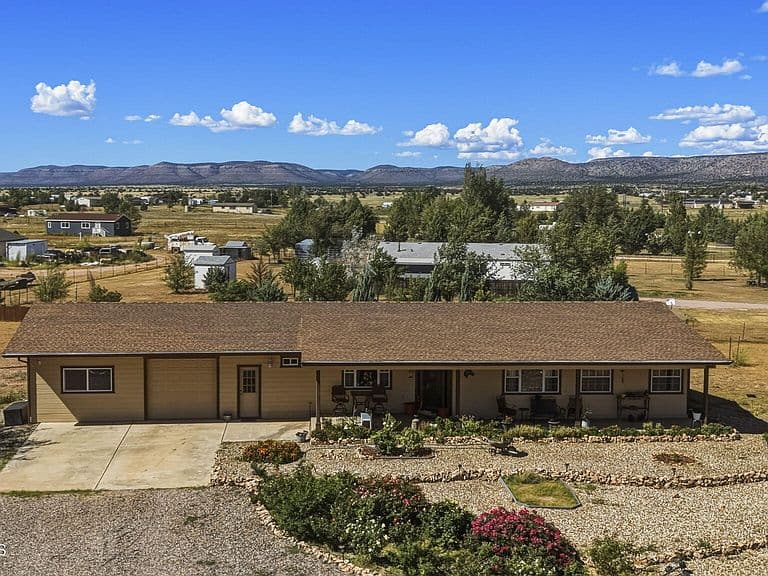 1050 W Ranch House Rd photo 1