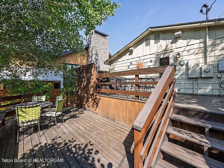520 E Simpson Ave photo 3
