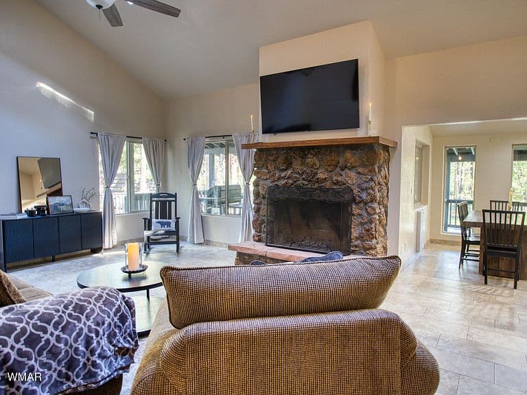 3680 Woodpecker Ln photo 5