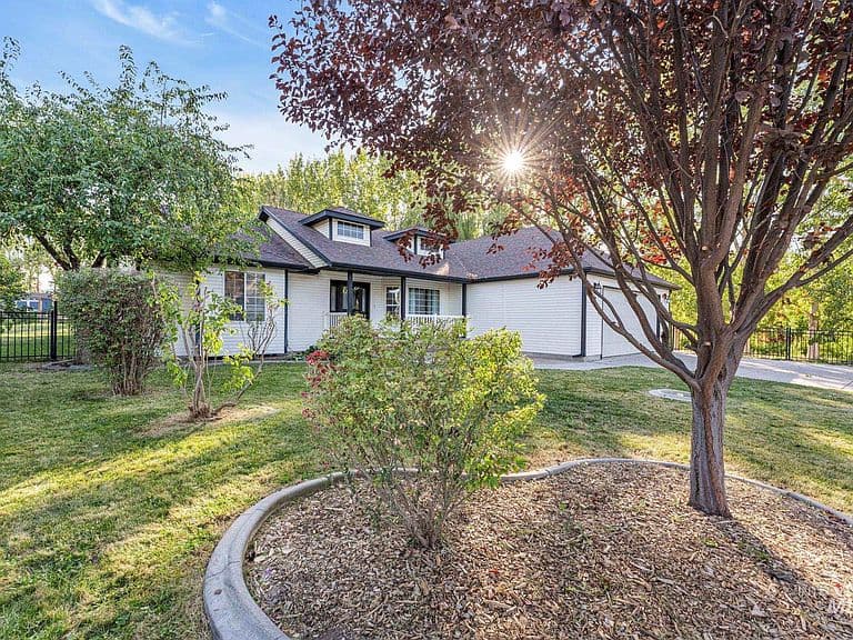 2560 Spruceridge Cir photo 1