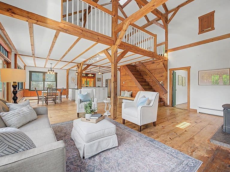 470 Newmarket Road photo 4