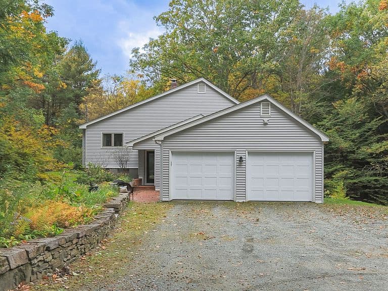 565 Old County Road photo 4
