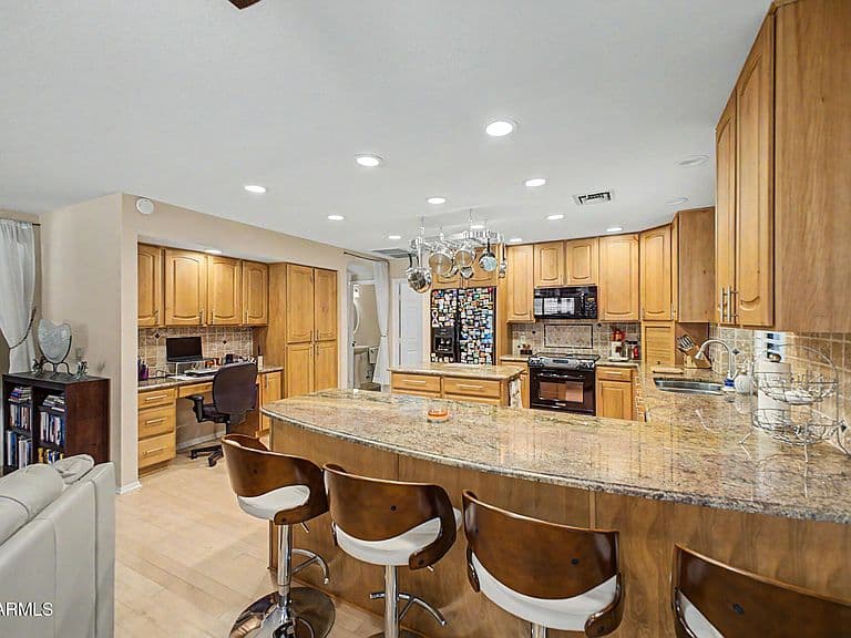 9146 W ORAIBI Drive photo 4