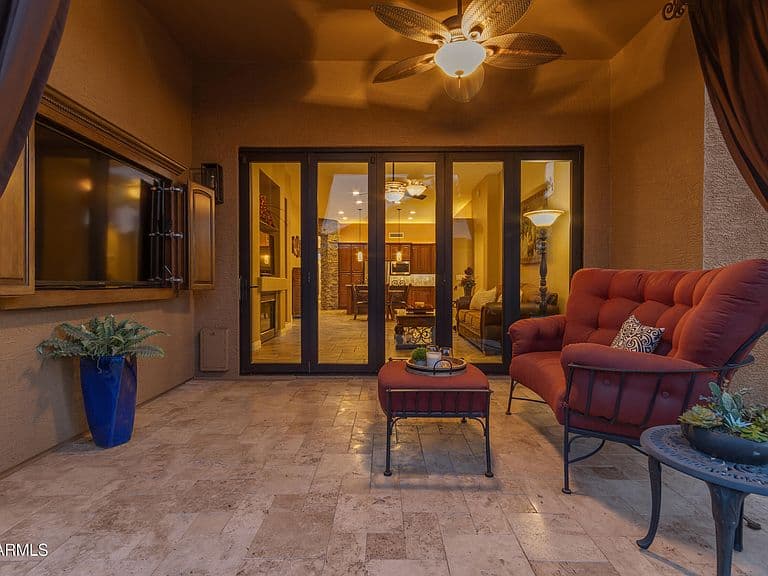 1452 E Oakland St photo 4