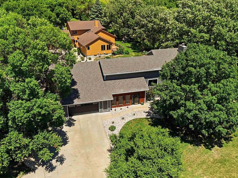 1608 E Rushmore Dr photo 2