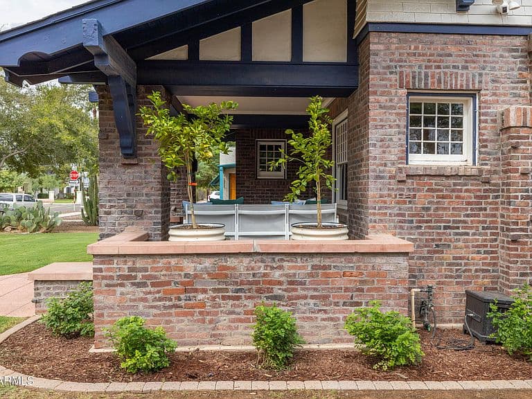 92 W LYNWOOD Street photo 5