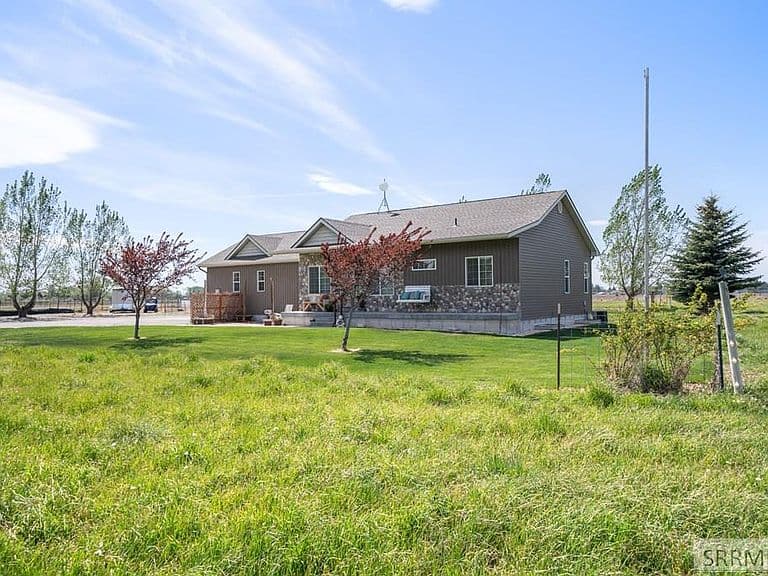 4353 E 278 N photo 2